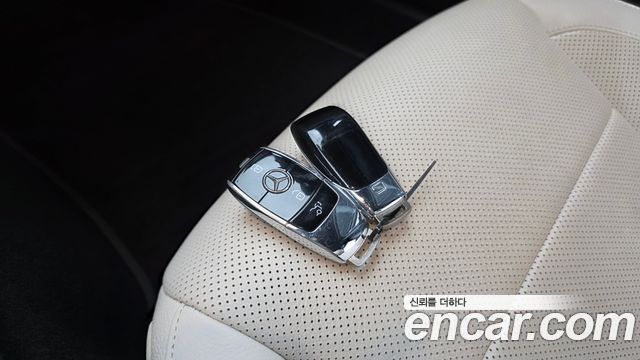 Mercedes-Benz E-Class 2022 — photo 37
