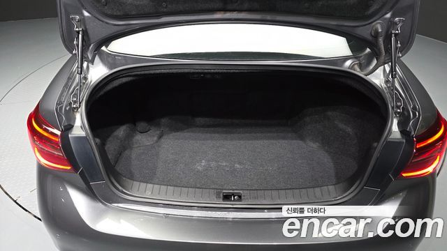 Infiniti Q50 2018 — photo 26