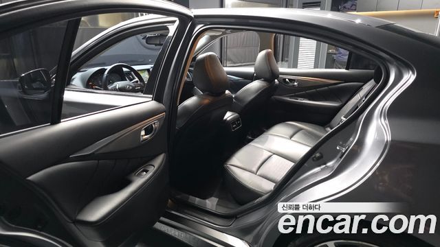 Infiniti Q50 2018 — photo 16