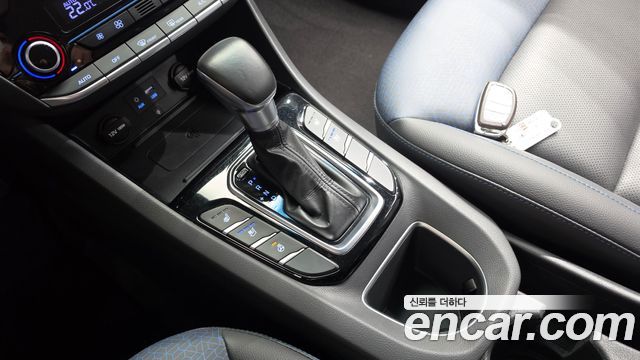 Hyundai Ioniq 2016 — photo 12