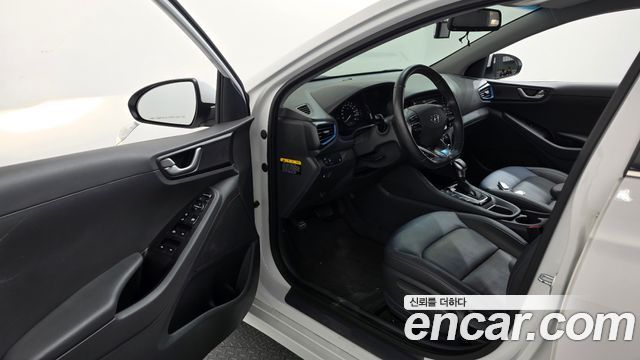 Hyundai Ioniq 2016 — photo 13