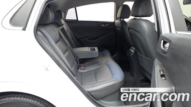 Hyundai Ioniq 2016 — photo 17