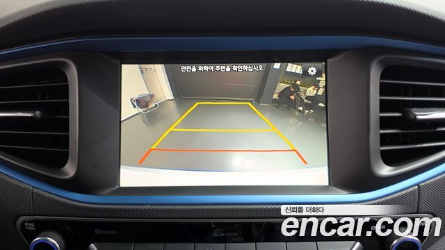 Hyundai Ioniq 2016 — photo 21