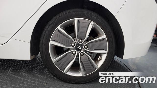 Hyundai Ioniq 2016 — photo 7