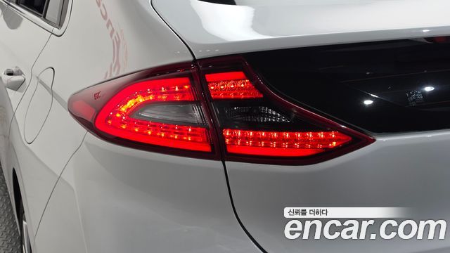 Hyundai Ioniq 2016 — photo 9