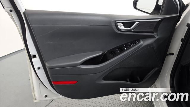 Hyundai Ioniq 2016 — photo 14