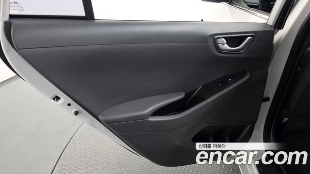 Hyundai Ioniq 2016 — photo 15