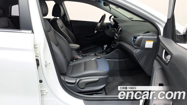 Hyundai Ioniq 2016 — photo 16