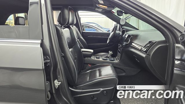 Jeep Cherokee 2019 — photo 11