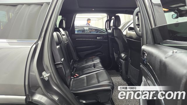 Jeep Cherokee 2019 — photo 12