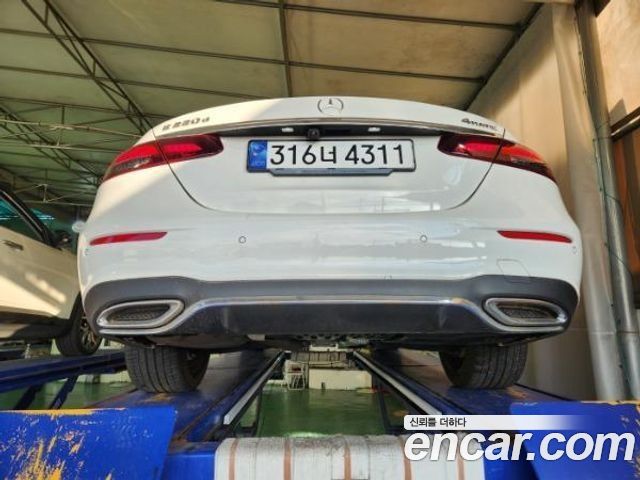 Mercedes-Benz E-Class 2021 — photo 2