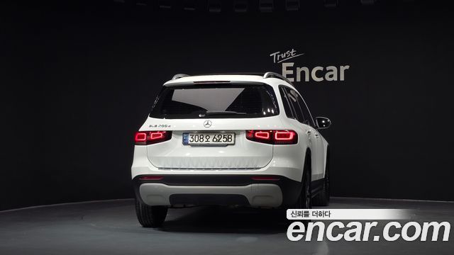 Mercedes-Benz GLB-Class 2021 — photo 4