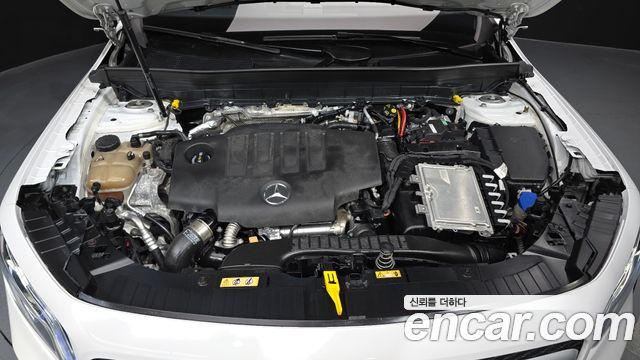 Mercedes-Benz GLB-Class 2021 — photo 6