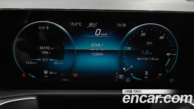 Mercedes-Benz GLB-Class 2021 — photo 11