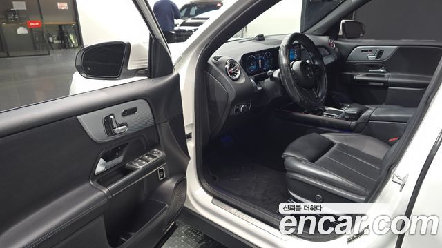 Mercedes-Benz GLB-Class 2021 — photo 13