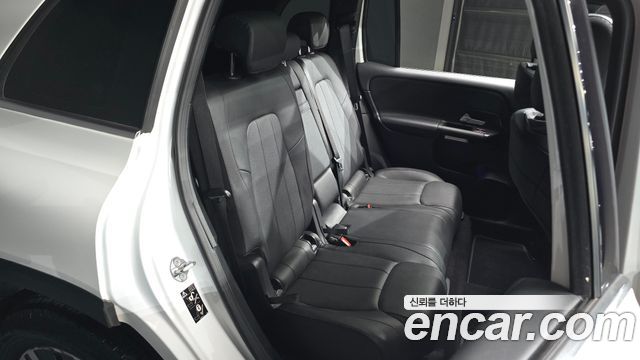Mercedes-Benz GLB-Class 2021 — photo 18