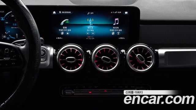 Mercedes-Benz GLB-Class 2021 — photo 19