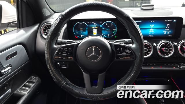 Mercedes-Benz GLB-Class 2021 — photo 20