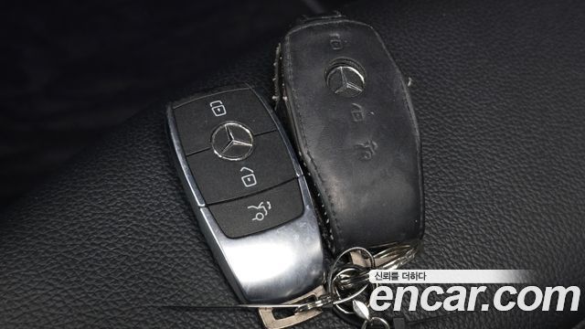 Mercedes-Benz GLB-Class 2021 — photo 22
