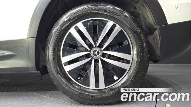 Mercedes-Benz GLB-Class 2021 — photo 7