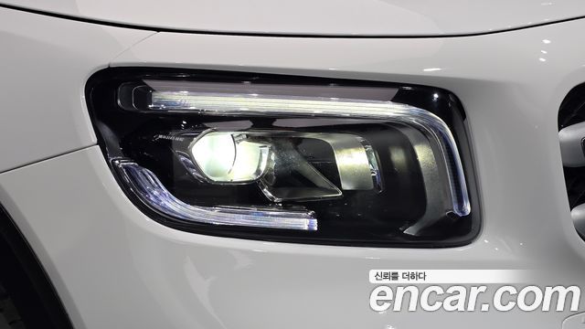 Mercedes-Benz GLB-Class 2021 — photo 8