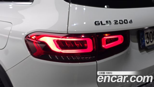 Mercedes-Benz GLB-Class 2021 — photo 9