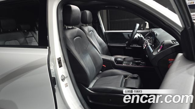 Mercedes-Benz GLB-Class 2021 — photo 16