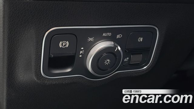 Mercedes-Benz GLB-Class 2021 — photo 28