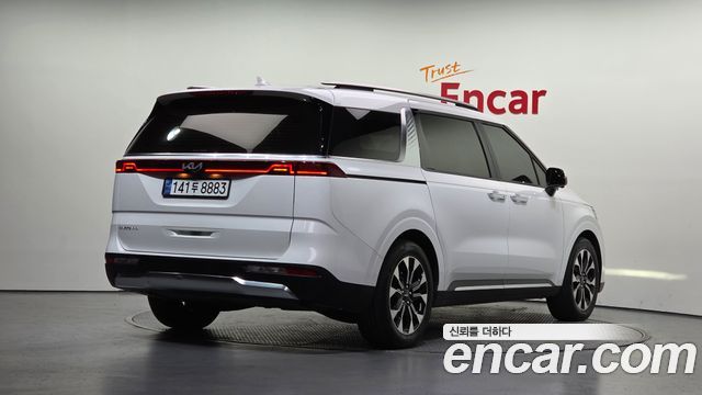 Kia Canival 2021 — photo 2
