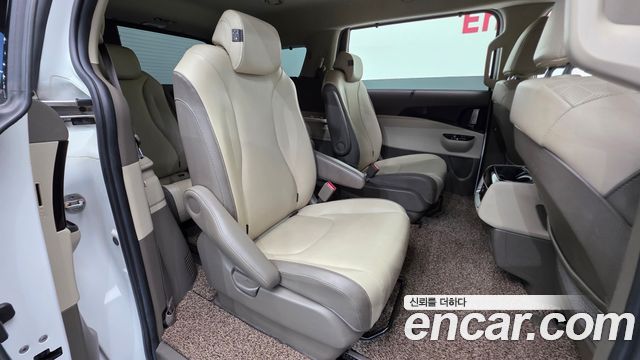 Kia Canival 2021 — photo 19