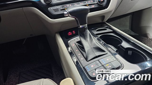 Kia Canival 2018 — photo 12