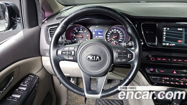Kia Canival 2018 — photo 19