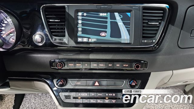 Kia Canival 2018 — photo 23