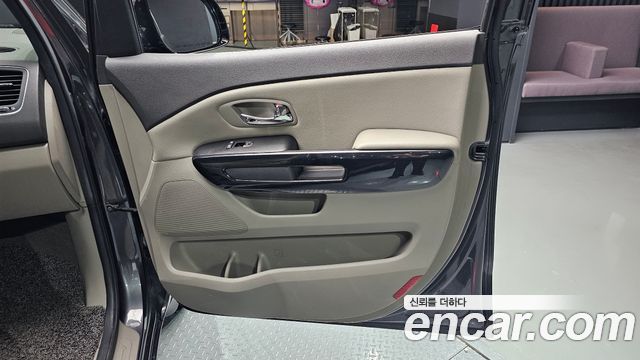 Kia Canival 2018 — photo 15