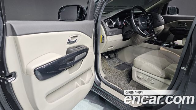 Kia Canival 2018 — photo 16