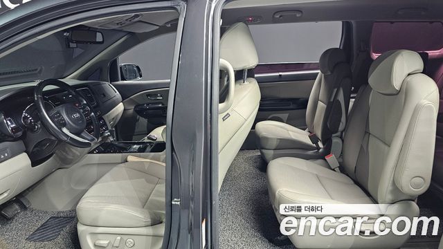 Kia Canival 2018 — photo 28