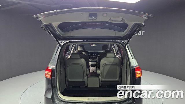 Kia Canival 2018 — photo 32