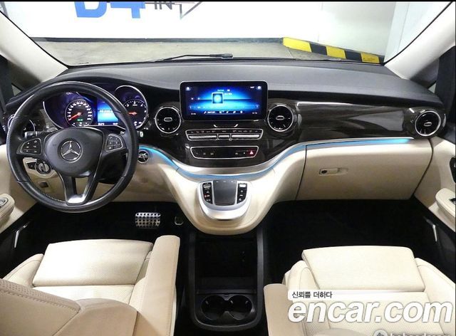 Mercedes-Benz V-Class 2022 — photo 4