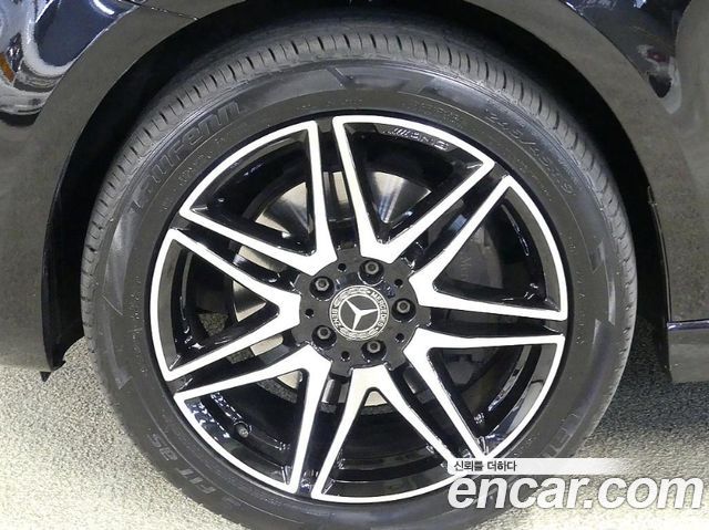 Mercedes-Benz V-Class 2022 — photo 5