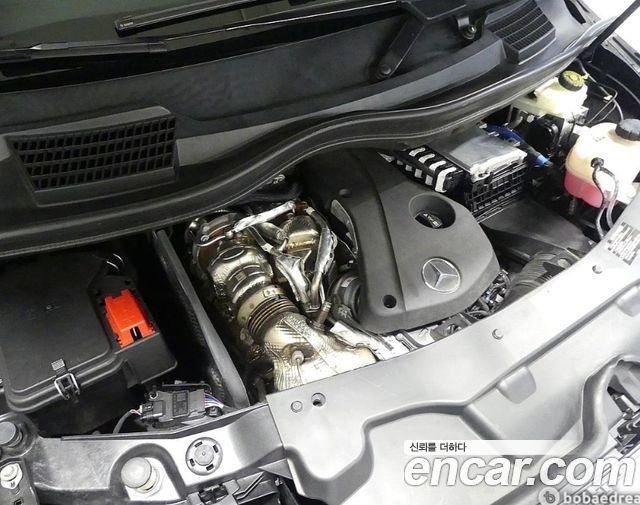 Mercedes-Benz V-Class 2022 — photo 6