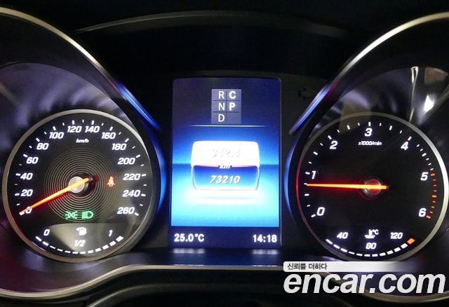 Mercedes-Benz V-Class 2022 — photo 7