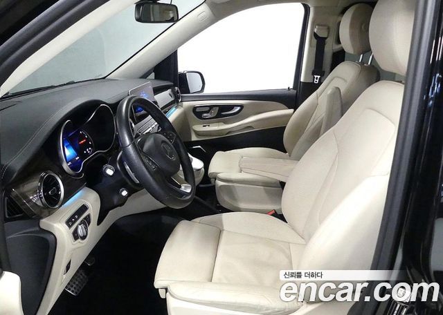 Mercedes-Benz V-Class 2022 — photo 8