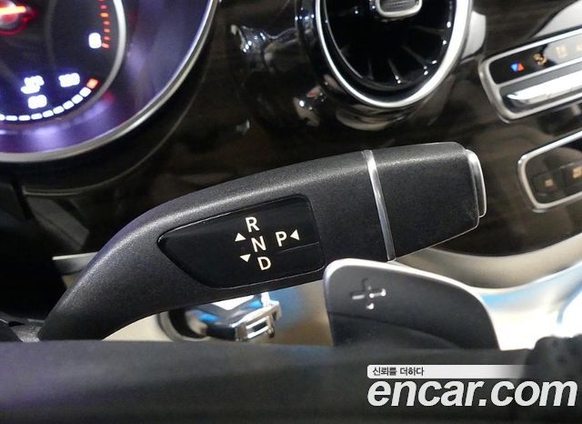 Mercedes-Benz V-Class 2022 — photo 9