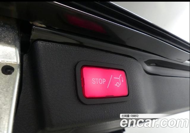 Mercedes-Benz V-Class 2022 — photo 13