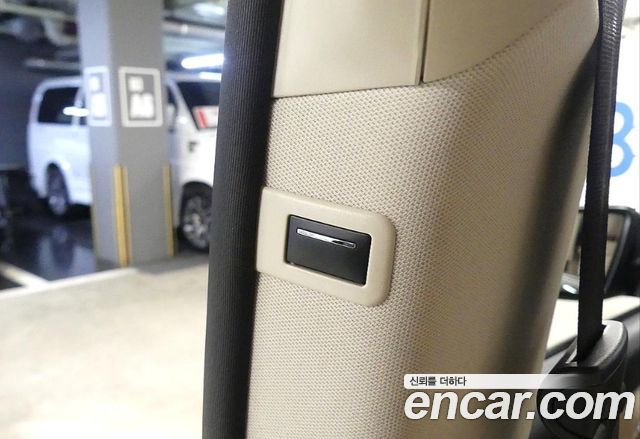Mercedes-Benz V-Class 2022 — photo 14