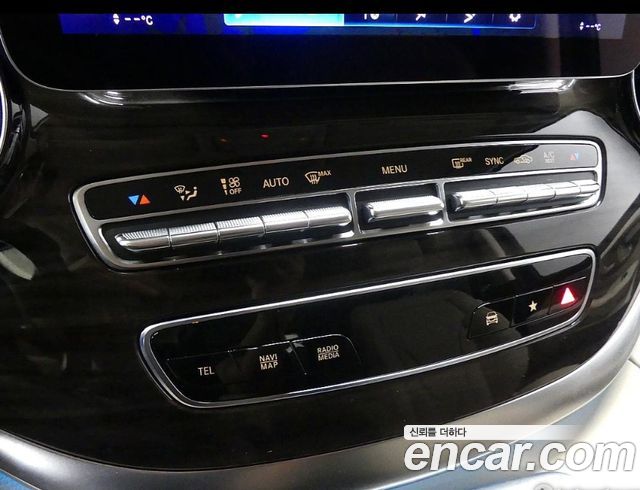 Mercedes-Benz V-Class 2022 — photo 18