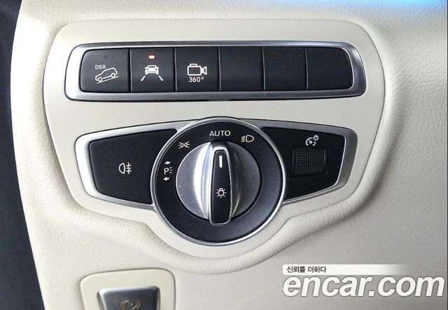 Mercedes-Benz V-Class 2022 — photo 20