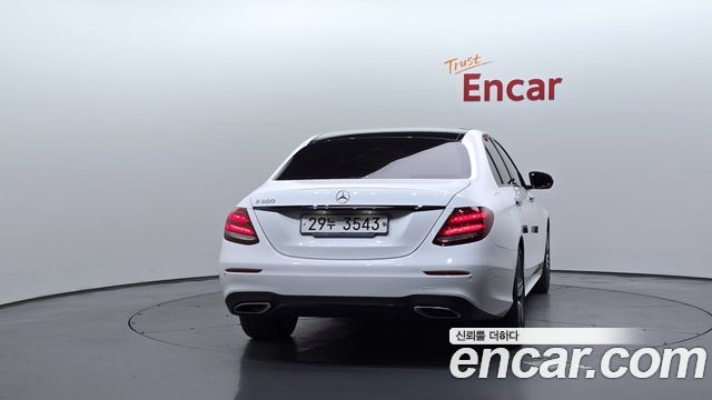 Mercedes-Benz E-Class 2019 — photo 4