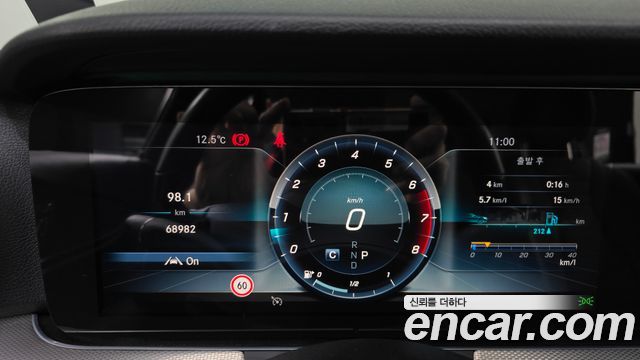 Mercedes-Benz E-Class 2019 — photo 11