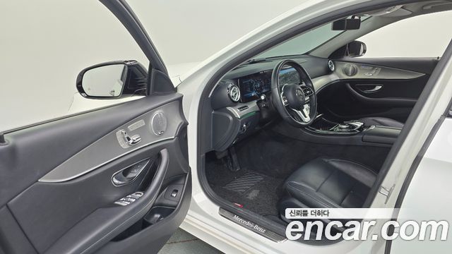 Mercedes-Benz E-Class 2019 — photo 13